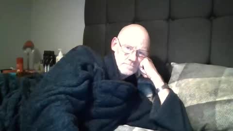 Snapshot of kevlooking4sez chatting on 10-10-25, 12:09 kevlooking4sez online show from 10-10-25, 12:09