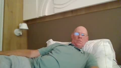 Snapshot of kevlooking4sez chatting on 10-14-25, 05:47 kevlooking4sez online show from 10-14-25, 05:47