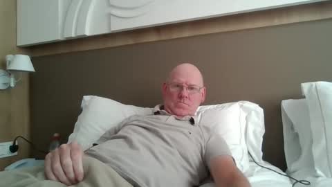 Snapshot of kevlooking4sez chatting on 10-15-25, 03:56 kevlooking4sez online show from 10-15-25, 03:56