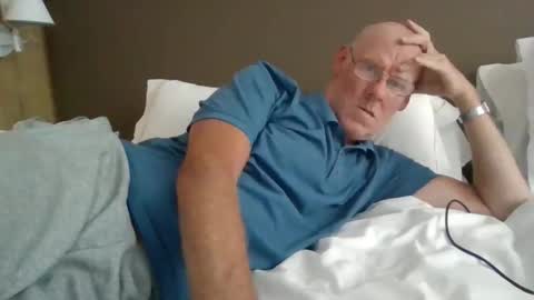 Snapshot of kevlooking4sez chatting on 10-17-25, 03:58 kevlooking4sez online show from 10-17-25, 03:58