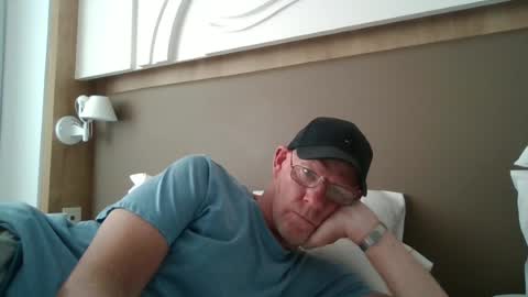 Snapshot of kevlooking4sez chatting on 06-15-26, 01:13 kevlooking4sez online show from 06-15-26, 01:13