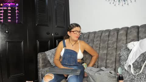 Snapshot of keyla_milf chatting on 09-30-25, 04:39 Keila Milf online show from 09-30-25, 04:39