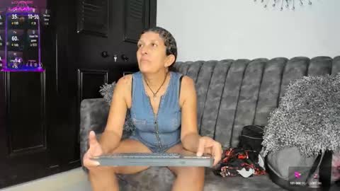 Snapshot of keyla_milf chatting on 10-17-25, 02:48 Keila Milf online show from 10-17-25, 02:48
