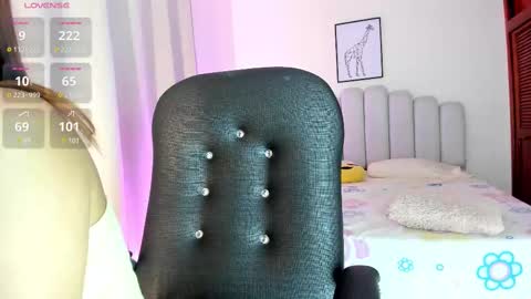 Snapshot of keylly_cute chatting on 02-19-25, 03:28 keylly online show from 02-19-25, 03:28