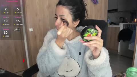 Laura online show from 12-31-24, 10:58