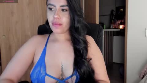 Snapshot of keyn_laurent_ chatting on 02-13-26, 02:29 Laura online show from 02-13-26, 02:29