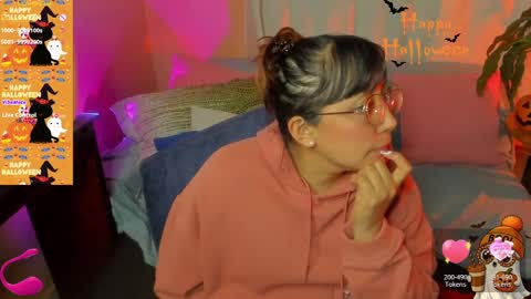 Danna Sofia online show from 10-23-25, 04:01