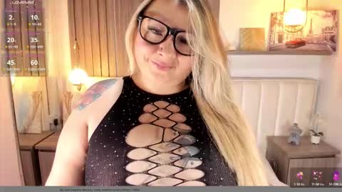 Snapshot of kharla_marin chatting on 09-23-25, 10:35 Kharla Marin online show from 09-23-25, 10:35