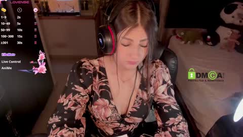 Snapshot of khionebesset chatting on 02-26-25, 10:15 Khi. online show from 02-26-25, 10:15