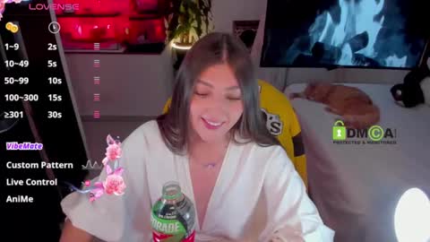 Snapshot of khionebesset chatting on 09-25-25, 05:00 Khi. online show from 09-25-25, 05:00