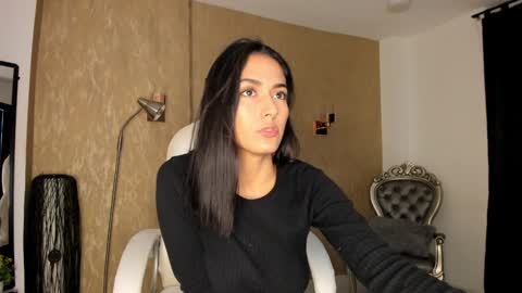 Khloe online show from 12-13-24, 01:33