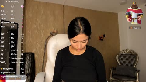 Khloe online show from 12-13-24, 04:38