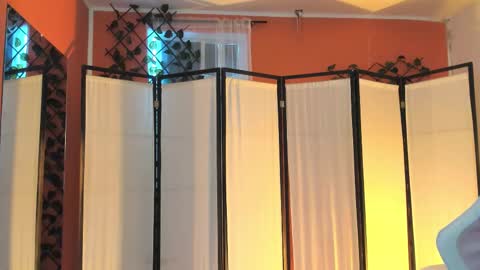 Khloe online show from 10-14-25, 01:12