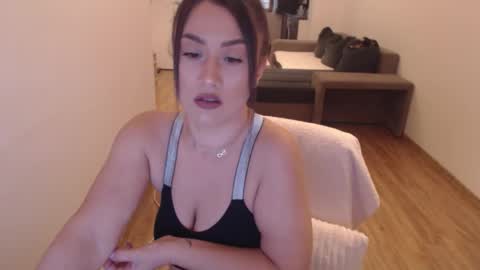 Snapshot of khloe_star chatting on 10-02-25, 01:18 Khloe online show from 10-02-25, 01:18