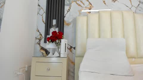 Khloe online show from 02-20-25, 08:17