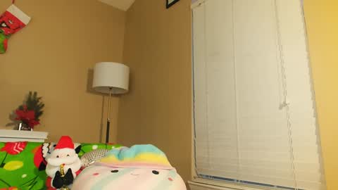 Snapshot of khloeexoxo chatting on 12-19-24, 11:03 Khloe online show from 12-19-24, 11:03