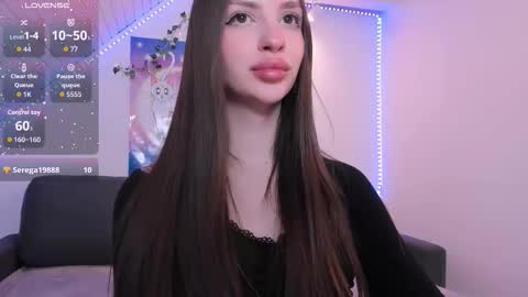 Snapshot of khloeforever chatting on 10-27-25, 10:14 khloe online show from 10-27-25, 10:14