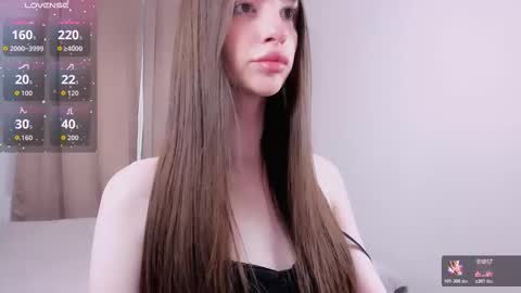 Snapshot of khloeforever chatting on 11-28-25, 09:23 khloe online show from 11-28-25, 09:23