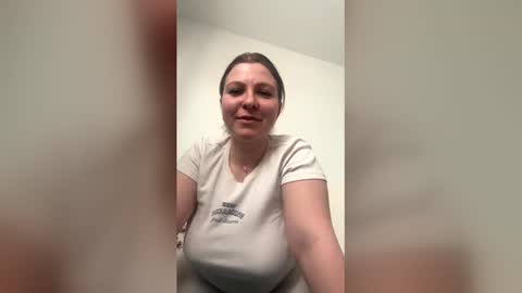 Snapshot of khloekross chatting on 02-19-26, 12:45 khloekross online show from 02-19-26, 12:45