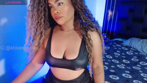 Snapshot of khloesmalls chatting on 09-22-25, 06:15 online show from 09-22-25, 06:15