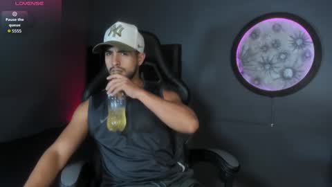 Khriss brown online show from 11-18-25, 08:46