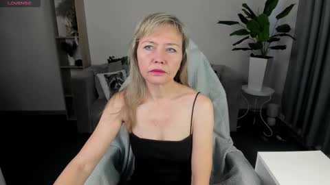 Snapshot of ki_wizz chatting on 02-08-26, 11:13 Ellie online show from 02-08-26, 11:13