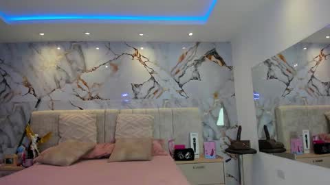    N         M online show from 12-20-25, 11:28