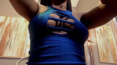 Snapshot of kiara_curls chatting on 05-15-26, 11:17 Kiara online show from 05-15-26, 11:17