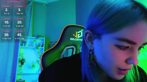 Snapshot of kiara_dream chatting on 09-17-25, 09:16 Kira online show from 09-17-25, 09:16