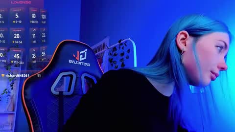 Snapshot of kiara_dream chatting on 09-29-25, 08:57 Kira online show from 09-29-25, 08:57