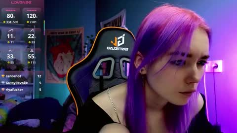 Snapshot of kiara_dream chatting on 10-18-25, 09:15 Kira online show from 10-18-25, 09:15