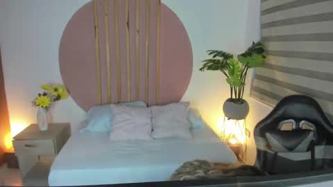 K I A R A  online show from 10-10-25, 02:32