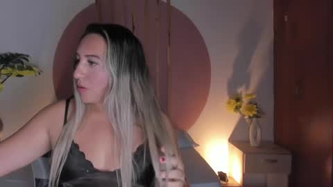 K I A R A  online show from 10-26-25, 02:17