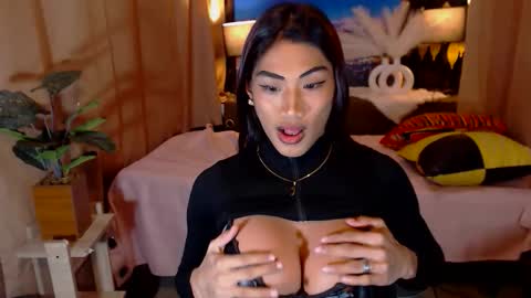 kiara_trans online show from 04-06-26, 10:49