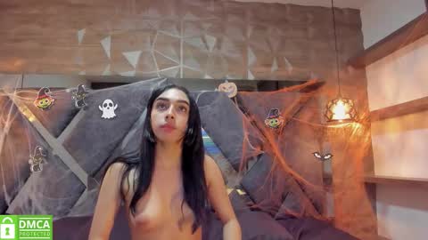 kiara_velvet__ online show from 10-28-25, 05:44