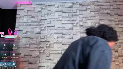 Kiara Zahiri online show from 12-20-25, 11:17