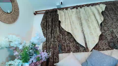 Snapshot of kiaraa88 chatting on 11-13-25, 11:42 Valery online show from 11-13-25, 11:42