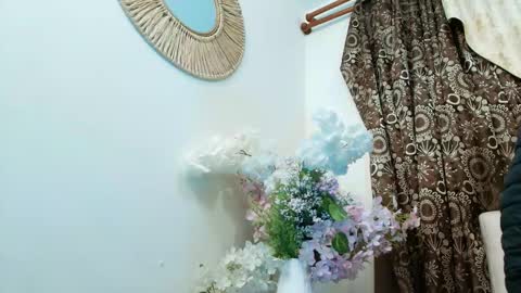 Snapshot of kiaraa88 chatting on 12-04-25, 12:14 Valery online show from 12-04-25, 12:14