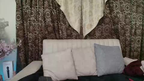 Snapshot of kiaraa88 chatting on 12-17-25, 12:11 Valery online show from 12-17-25, 12:11