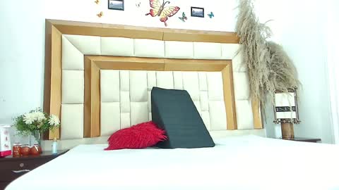 Kiara... online show from 04-25-26, 12:52