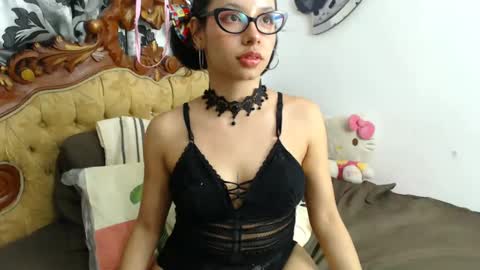 kiaralenon online show from 01-06-25, 01:09