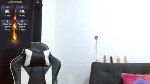 Snapshot of kiararider chatting on 11-18-25, 04:11 KiaraRider online show from 11-18-25, 04:11