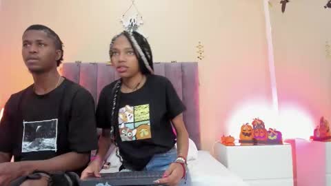 Sara Palacios online show from 10-30-25, 07:14