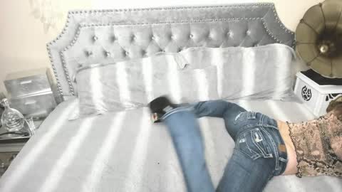 Kia Rose online show from 12-22-24, 07:11