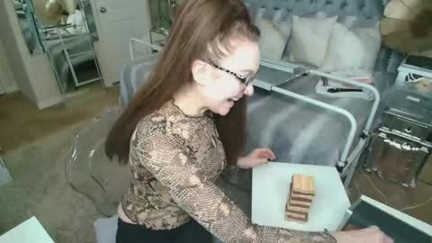 Kia Rose online show from 09-28-25, 06:19