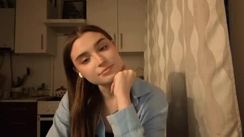 Ola my name is Lissa  Lets hit 10 Thumbs Up together   online show from 04-05-26, 04:04