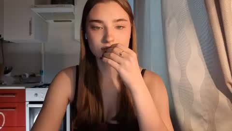 Ola my name is Lissa  Lets hit 10 Thumbs Up together   online show from 05-29-26, 02:15