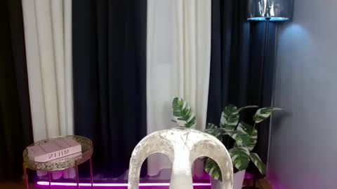 Snapshot of kiethmadison_miller chatting on 10-12-25, 11:09 Im Mia online show from 10-12-25, 11:09