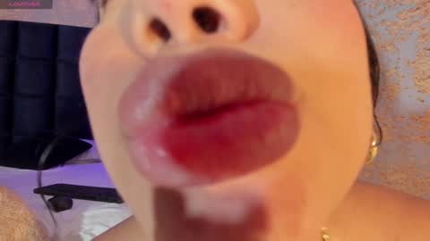 Snapshot of kiim_taaylor chatting on 01-28-25, 05:46 Kim online show from 01-28-25, 05:46