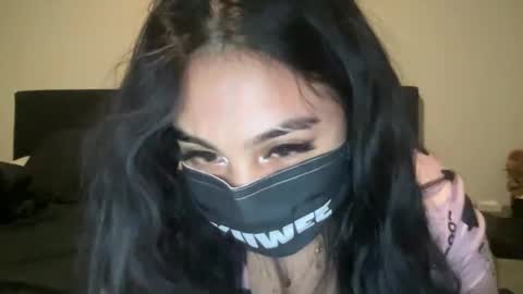 KIIWEE online show from 10-22-25, 02:12